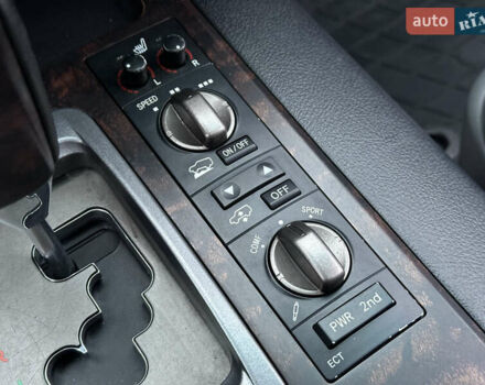 Чорний Тойота Ленд Крузер, об'ємом двигуна 4.46 л та пробігом 210 тис. км за 27500 $, фото 77 на Automoto.ua