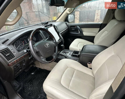 Черный Тойота Ленд Крузер, объемом двигателя 4.46 л и пробегом 284 тыс. км за 25999 $, фото 23 на Automoto.ua
