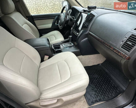 Черный Тойота Ленд Крузер, объемом двигателя 4.46 л и пробегом 284 тыс. км за 25999 $, фото 26 на Automoto.ua