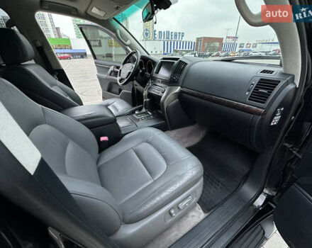 Чорний Тойота Ленд Крузер, об'ємом двигуна 4.46 л та пробігом 210 тис. км за 27500 $, фото 47 на Automoto.ua