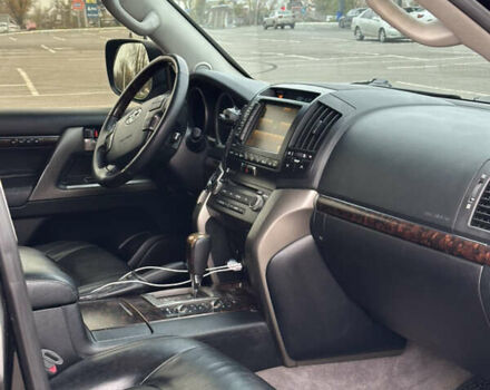 Черный Тойота Ленд Крузер, объемом двигателя 4.46 л и пробегом 300 тыс. км за 31999 $, фото 9 на Automoto.ua