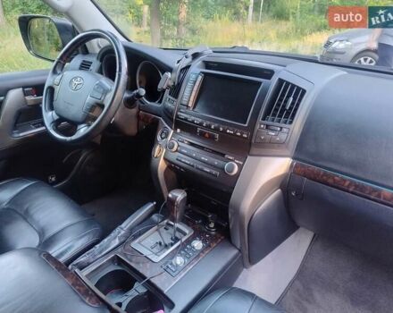 Черный Тойота Ленд Крузер, объемом двигателя 4.46 л и пробегом 335 тыс. км за 29990 $, фото 15 на Automoto.ua