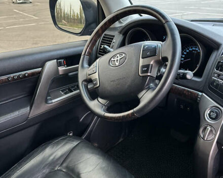 Черный Тойота Ленд Крузер, объемом двигателя 4.46 л и пробегом 300 тыс. км за 31999 $, фото 11 на Automoto.ua