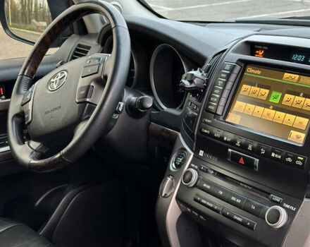 Черный Тойота Ленд Крузер, объемом двигателя 4.46 л и пробегом 300 тыс. км за 31999 $, фото 10 на Automoto.ua