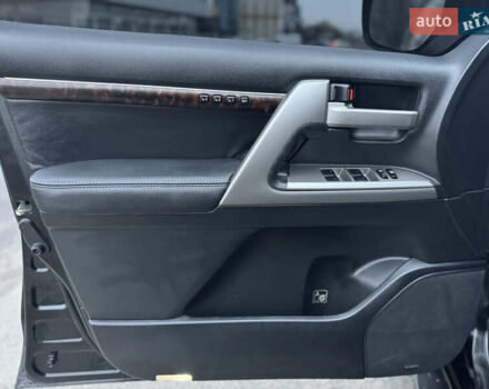 Черный Тойота Ленд Крузер, объемом двигателя 4.5 л и пробегом 335 тыс. км за 23500 $, фото 19 на Automoto.ua