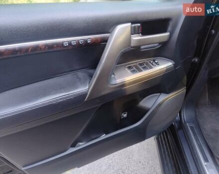 Черный Тойота Ленд Крузер, объемом двигателя 4.46 л и пробегом 335 тыс. км за 29990 $, фото 19 на Automoto.ua