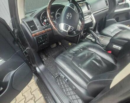 Чорний Тойота Ленд Крузер, об'ємом двигуна 4.46 л та пробігом 300 тис. км за 33000 $, фото 7 на Automoto.ua