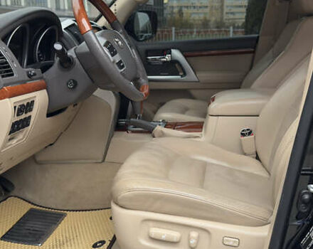 Чорний Тойота Ленд Крузер, об'ємом двигуна 4.5 л та пробігом 252 тис. км за 33000 $, фото 19 на Automoto.ua