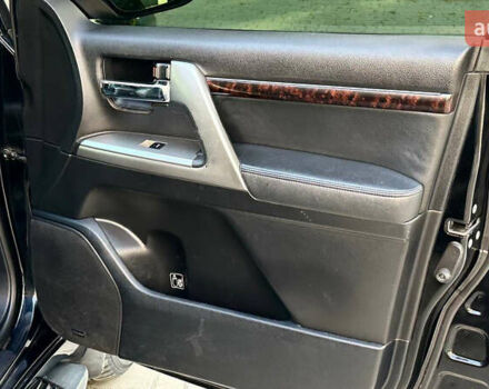 Чорний Тойота Ленд Крузер, об'ємом двигуна 4.46 л та пробігом 290 тис. км за 39000 $, фото 16 на Automoto.ua