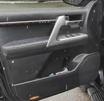 Черный Тойота Ленд Крузер, объемом двигателя 4.5 л и пробегом 212 тыс. км за 42000 $, фото 18 на Automoto.ua