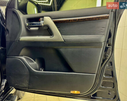 Черный Тойота Ленд Крузер, объемом двигателя 4.5 л и пробегом 318 тыс. км за 28990 $, фото 18 на Automoto.ua