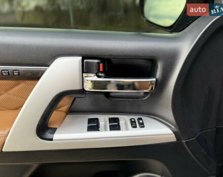 Черный Тойота Ленд Крузер, объемом двигателя 0 л и пробегом 219 тыс. км за 29600 $, фото 42 на Automoto.ua