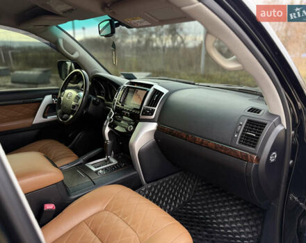 Черный Тойота Ленд Крузер, объемом двигателя 0 л и пробегом 219 тыс. км за 29600 $, фото 14 на Automoto.ua