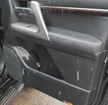 Черный Тойота Ленд Крузер, объемом двигателя 4.5 л и пробегом 212 тыс. км за 42000 $, фото 9 на Automoto.ua