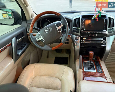 Черный Тойота Ленд Крузер, объемом двигателя 4.46 л и пробегом 256 тыс. км за 27500 $, фото 8 на Automoto.ua