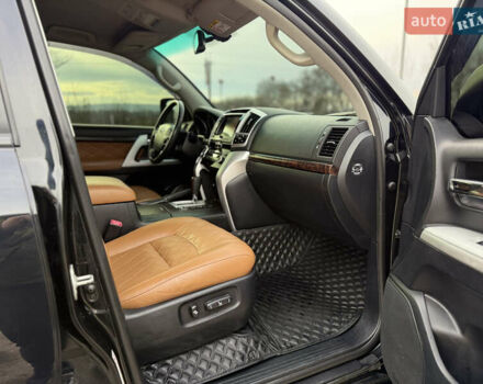 Черный Тойота Ленд Крузер, объемом двигателя 0 л и пробегом 219 тыс. км за 29600 $, фото 12 на Automoto.ua