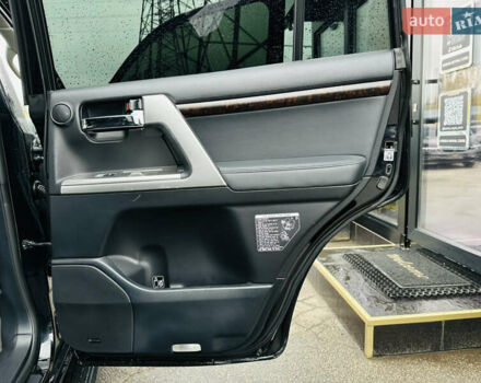 Черный Тойота Ленд Крузер, объемом двигателя 4.61 л и пробегом 197 тыс. км за 34500 $, фото 23 на Automoto.ua