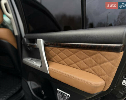 Черный Тойота Ленд Крузер, объемом двигателя 0 л и пробегом 219 тыс. км за 29600 $, фото 24 на Automoto.ua