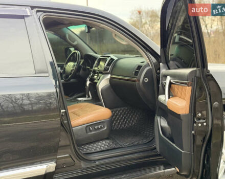 Черный Тойота Ленд Крузер, объемом двигателя 0 л и пробегом 219 тыс. км за 29600 $, фото 10 на Automoto.ua