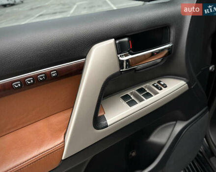 Черный Тойота Ленд Крузер, объемом двигателя 4.46 л и пробегом 350 тыс. км за 34800 $, фото 39 на Automoto.ua