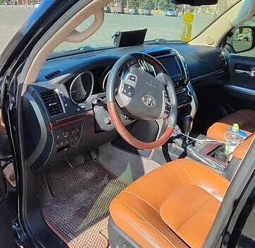 Черный Тойота Ленд Крузер, объемом двигателя 4.5 л и пробегом 175 тыс. км за 39000 $, фото 40 на Automoto.ua