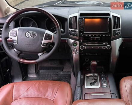 Черный Тойота Ленд Крузер, объемом двигателя 4.7 л и пробегом 270 тыс. км за 31900 $, фото 4 на Automoto.ua