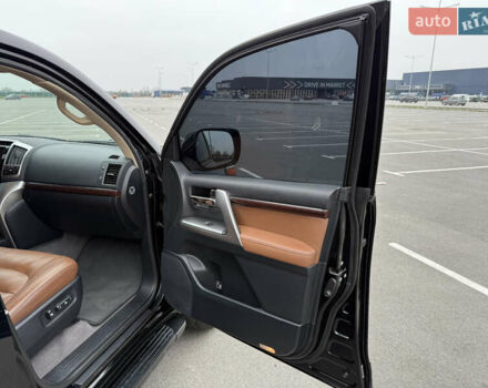 Черный Тойота Ленд Крузер, объемом двигателя 4.46 л и пробегом 160 тыс. км за 39700 $, фото 23 на Automoto.ua