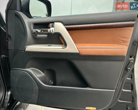 Черный Тойота Ленд Крузер, объемом двигателя 4.46 л и пробегом 350 тыс. км за 34800 $, фото 57 на Automoto.ua