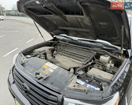 Черный Тойота Ленд Крузер, объемом двигателя 4.46 л и пробегом 160 тыс. км за 39700 $, фото 29 на Automoto.ua