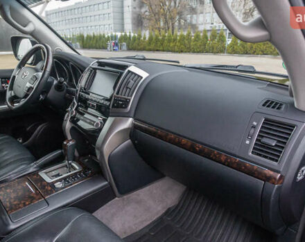Черный Тойота Ленд Крузер, объемом двигателя 4.46 л и пробегом 93 тыс. км за 40000 $, фото 12 на Automoto.ua