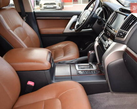 Черный Тойота Ленд Крузер, объемом двигателя 4.46 л и пробегом 155 тыс. км за 37600 $, фото 5 на Automoto.ua