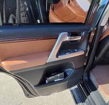 Черный Тойота Ленд Крузер, объемом двигателя 4.5 л и пробегом 175 тыс. км за 39000 $, фото 45 на Automoto.ua