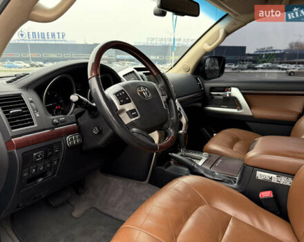 Черный Тойота Ленд Крузер, объемом двигателя 4.46 л и пробегом 160 тыс. км за 39700 $, фото 8 на Automoto.ua