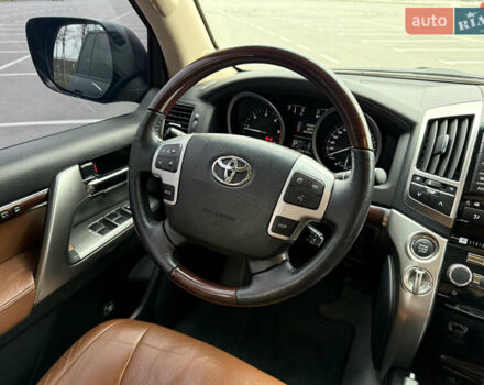 Черный Тойота Ленд Крузер, объемом двигателя 4.46 л и пробегом 160 тыс. км за 39700 $, фото 19 на Automoto.ua