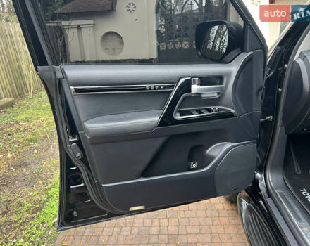 Черный Тойота Ленд Крузер, объемом двигателя 4.5 л и пробегом 239 тыс. км за 46900 $, фото 52 на Automoto.ua