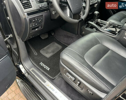 Черный Тойота Ленд Крузер, объемом двигателя 4.5 л и пробегом 239 тыс. км за 46900 $, фото 56 на Automoto.ua