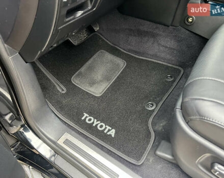 Черный Тойота Ленд Крузер, объемом двигателя 4.5 л и пробегом 239 тыс. км за 46900 $, фото 57 на Automoto.ua