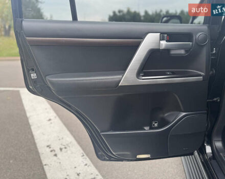 Черный Тойота Ленд Крузер, объемом двигателя 4.46 л и пробегом 324 тыс. км за 46999 $, фото 29 на Automoto.ua