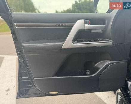 Черный Тойота Ленд Крузер, объемом двигателя 4.46 л и пробегом 324 тыс. км за 46999 $, фото 14 на Automoto.ua