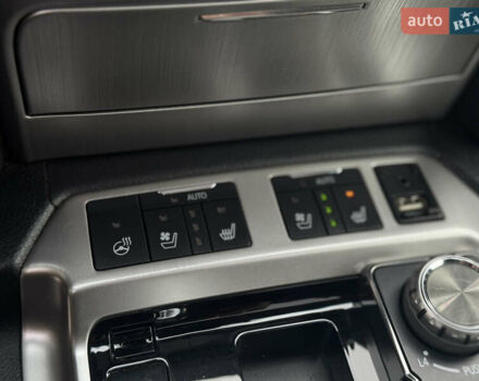 Черный Тойота Ленд Крузер, объемом двигателя 4.46 л и пробегом 324 тыс. км за 46999 $, фото 26 на Automoto.ua