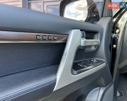 Черный Тойота Ленд Крузер, объемом двигателя 4.46 л и пробегом 150 тыс. км за 48500 $, фото 21 на Automoto.ua