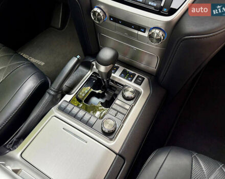 Черный Тойота Ленд Крузер, объемом двигателя 4.46 л и пробегом 118 тыс. км за 55500 $, фото 48 на Automoto.ua