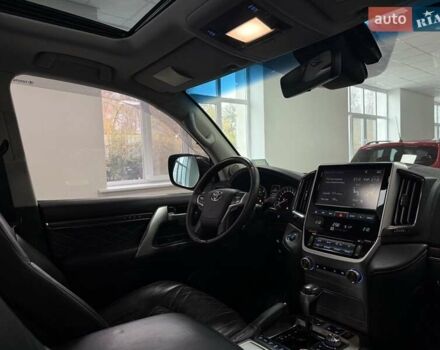 Черный Тойота Ленд Крузер, объемом двигателя 4.46 л и пробегом 185 тыс. км за 51200 $, фото 17 на Automoto.ua
