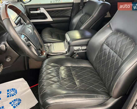 Черный Тойота Ленд Крузер, объемом двигателя 4.46 л и пробегом 184 тыс. км за 49950 $, фото 6 на Automoto.ua