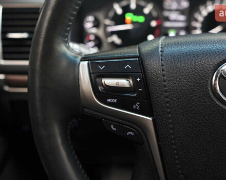 Черный Тойота Ленд Крузер, объемом двигателя 4.46 л и пробегом 149 тыс. км за 52700 $, фото 30 на Automoto.ua