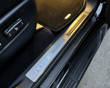 Черный Тойота Ленд Крузер, объемом двигателя 4.46 л и пробегом 177 тыс. км за 52000 $, фото 55 на Automoto.ua