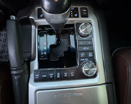 Черный Тойота Ленд Крузер, объемом двигателя 4.46 л и пробегом 181 тыс. км за 51500 $, фото 15 на Automoto.ua