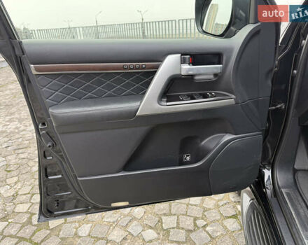 Черный Тойота Ленд Крузер, объемом двигателя 4.46 л и пробегом 101 тыс. км за 55000 $, фото 15 на Automoto.ua