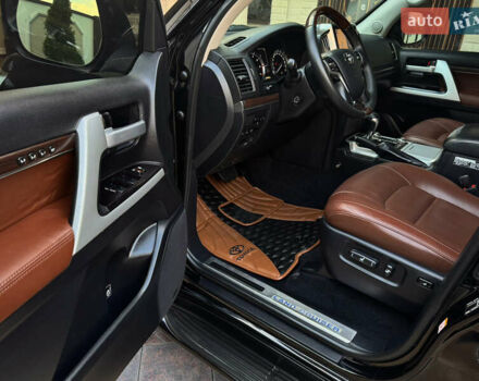 Черный Тойота Ленд Крузер, объемом двигателя 4.61 л и пробегом 132 тыс. км за 57000 $, фото 7 на Automoto.ua