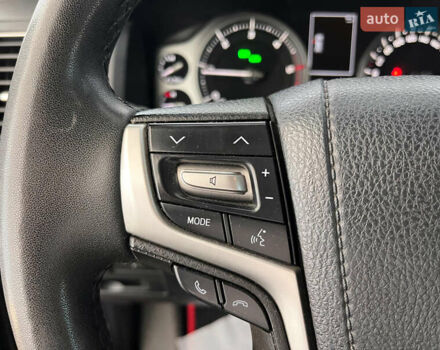 Черный Тойота Ленд Крузер, объемом двигателя 4.46 л и пробегом 184 тыс. км за 49950 $, фото 9 на Automoto.ua